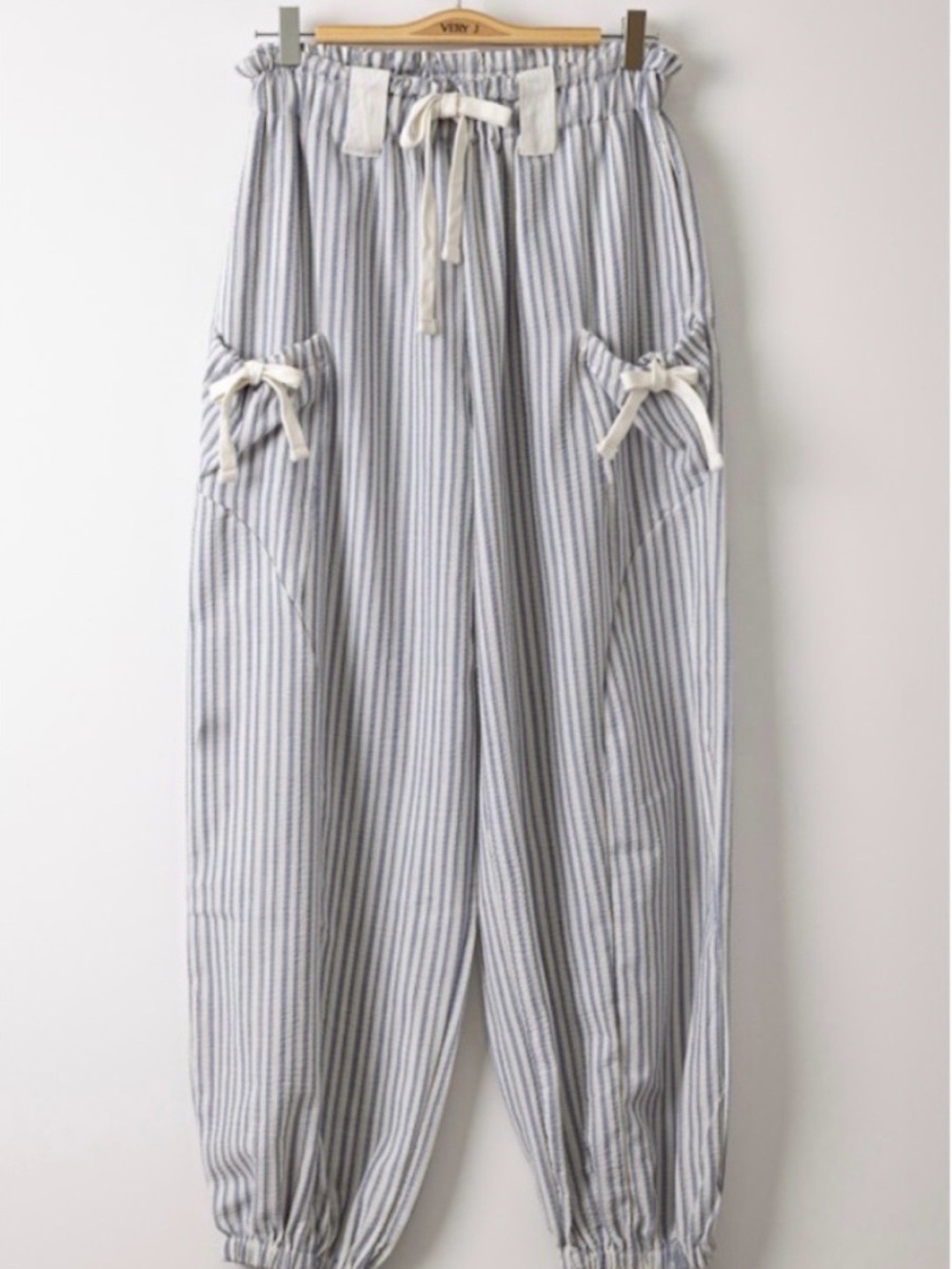 “The Mila” Stripped Pants in White and Denim Blue. 🌷